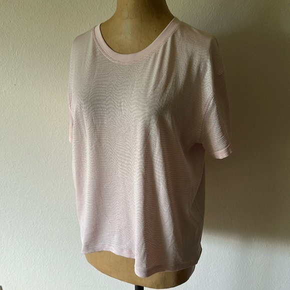 Lululemon sz 8 pink short sleeve T, no fabric tag great pre owned condition - Picture 1 of 6